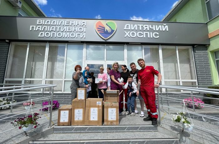 Wir liefern wichtige Medikamente an die Kinderkrankenhäuser in Charkiw