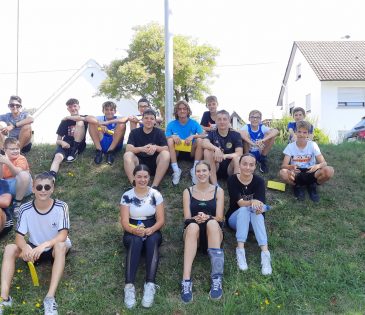 Firmlinge aus Iffezheim-Ried unterstützen Schaukelpferd e.V.